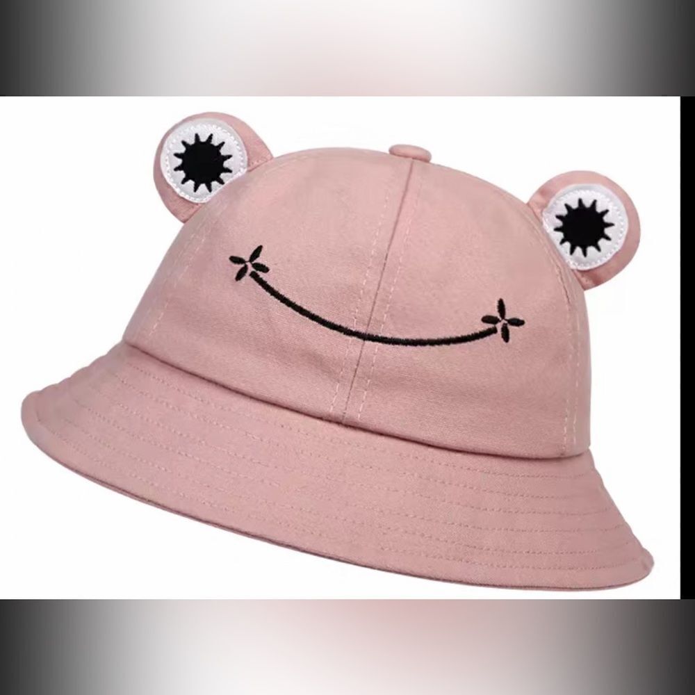 ADORABLE frog bucket hat I have pink and black one. Fits most all sizes.
